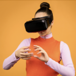 UofL researchers have developed a technology that leverages virtual reality to help combat eating disorders. (Photo: Pexels.com)